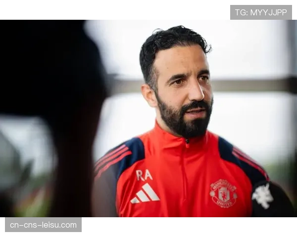 特写：马赛主帅加图索在维洛德罗姆球场边线激情指挥